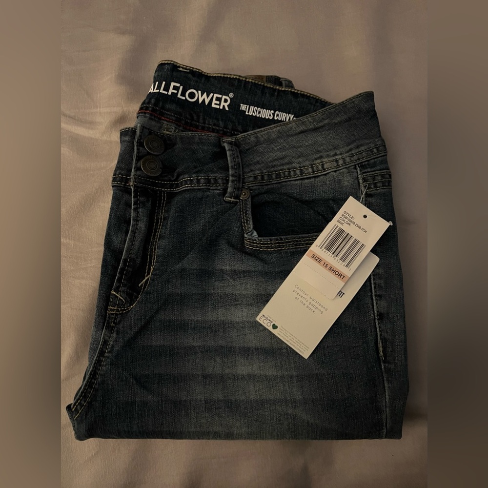 Brand new with tags juniors wallflower jeans size 15 short